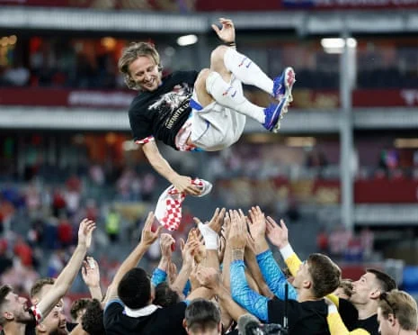 Gol Budimir Pastikan Kemenangan Krusial Kroasia atas Panama di Piala Dunia 2026 Luka Modric is thrown in the air by his teammates after victory in his 200th game for Croatia. Photograph: Benoît Tessier/Reuters