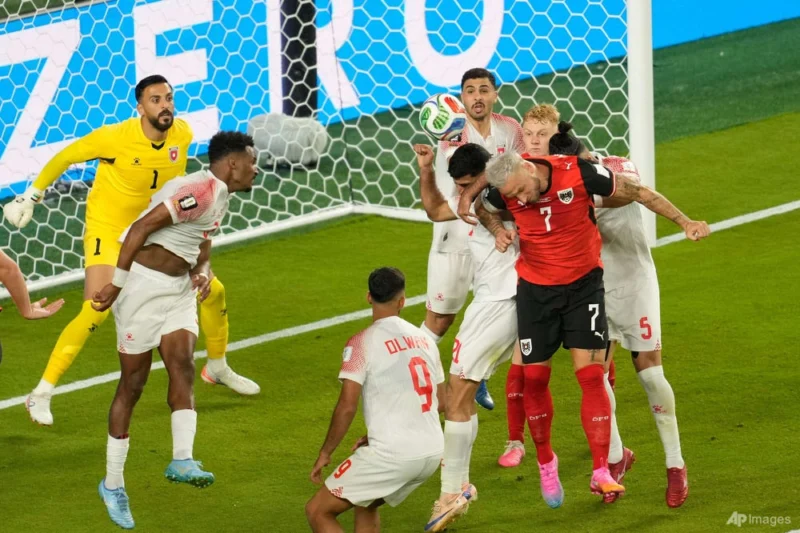Jordan's Yazan Alarab, right, scores on his own goal during the World Cup Group J match against Austria in Santa Clara, California, US, on Jun 16, 2026. (Photo: AP/Jeff Chiu) | Sumber: AP/Jeff Chiu)