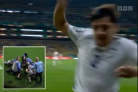 Bek Uzbekistan Tabrak Kameraman dalam Laga Piala Dunia