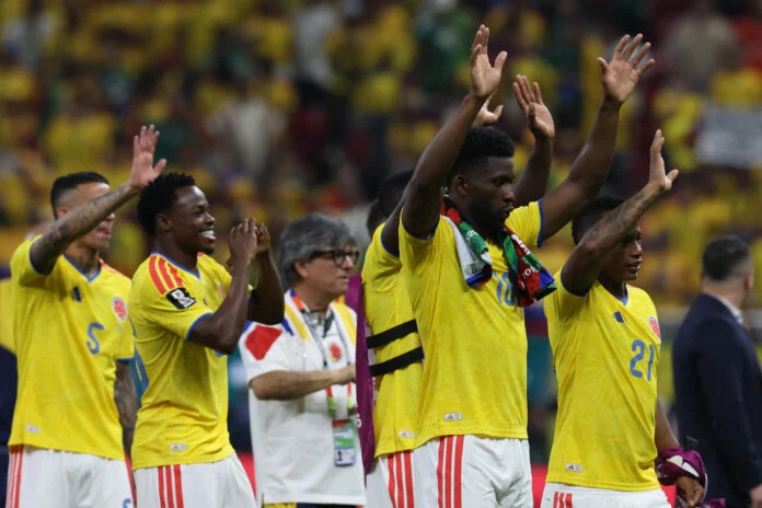 Jugadores de Colombia se despiden de los aficionados de este martes, durante un partido del grupo K del Mundial de la FIFA 2026 entre Colombia y RD Congo en el estadio Akron en Guadalajara (México). EFE/ Alex Cruz