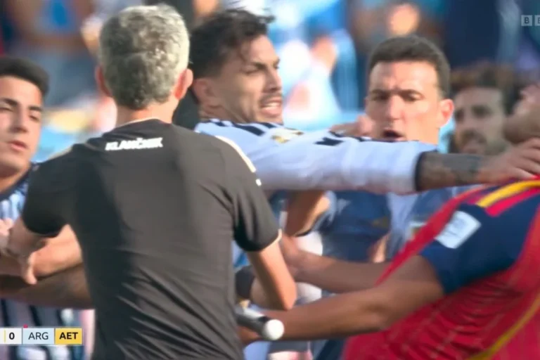 Final Piala Dunia 2026 Berakhir Ricuh: Bintang Argentina Lemparkan Pukulan Usai Spanyol Juara
